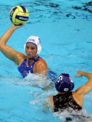 Lisandra Frómeta le pone acento cubano al C.Waterpolo. Dos Hermanas-EMASESA