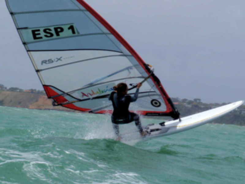 Blanca Manchón ya lidera la Copa del Mundo en aguas australianas