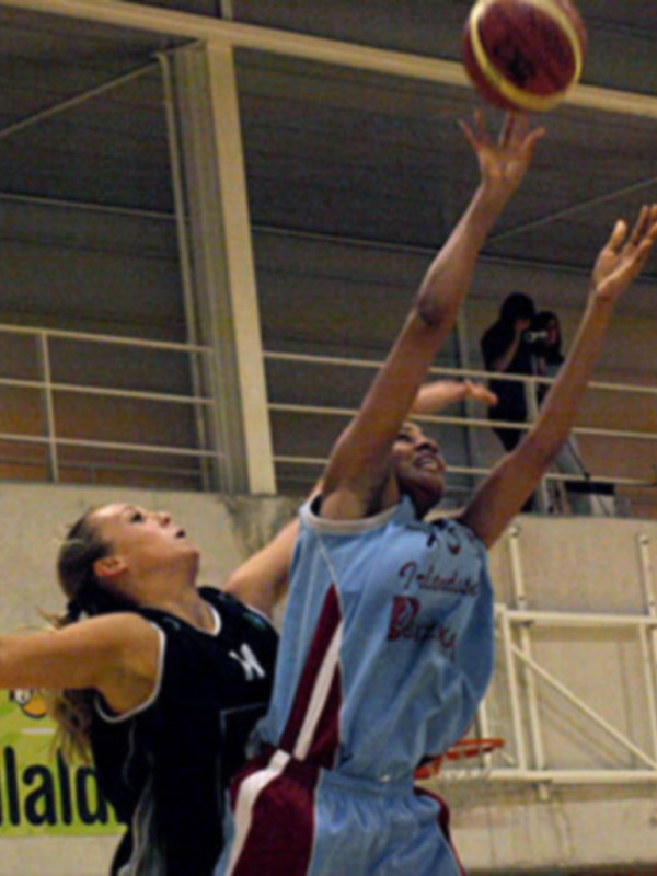La presencia de Nwagbo ante su ex-equipo resulta clave en el triunfo del Uni Cajacanarias sobre el Alvargómez en el grupo B de la LF2