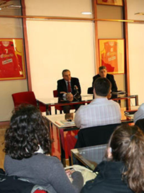 José Luis Sáez dio la bienvenida e inauguró el IV Master de Periodismo especializado en Baloncesto