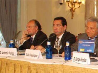 La confianza, cuestión clave "La crisis financiera y el papel social de las cajas de ahorros"