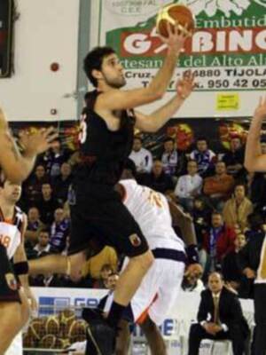 Palencia se coloca primero de la Adecco LEB Plata