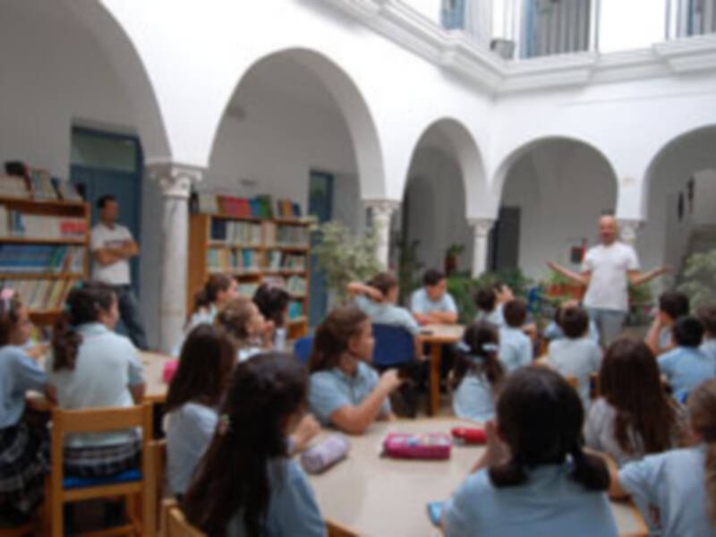 Animación a la lectura para escolares en la biblioteca de Chipiona