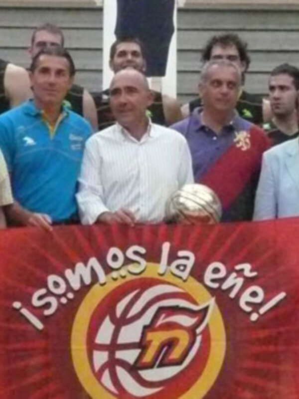 José Luis Sáez visita la concentración de la Selección en San Fernando