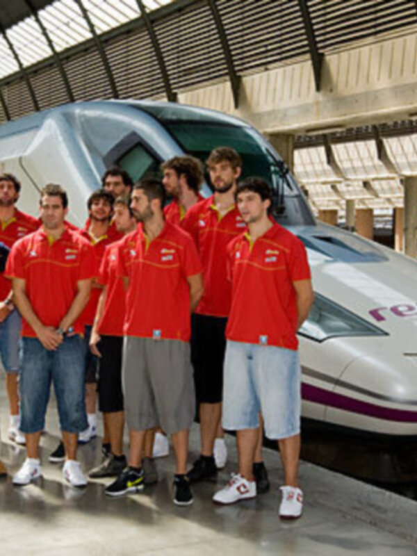 Zaragoza ya vibra con la llegada de la Selección y la Eñemanía 2009