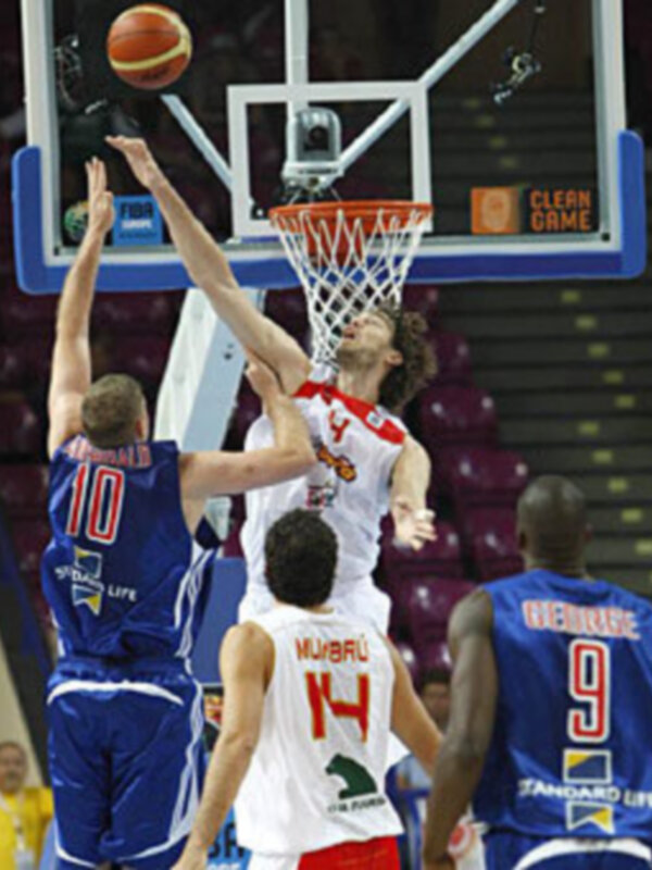 España sufre para superar a Gran Bretaña pero acabará luchando por ser primera de grupo (84-76)