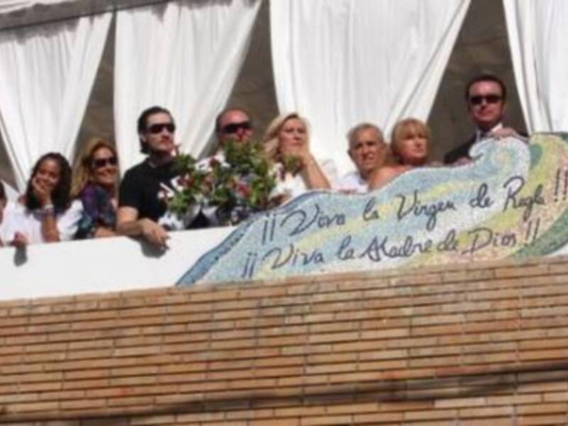 Ortega cano con sus hijos y la familia Mohedano cumplió su promesa con la Virgen de Regla y recordó a Rocio Jurado