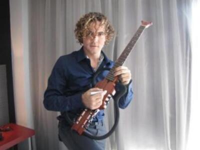 David Bisbal se suma a la iniciativa solidaria 'Una guitarra para el Sáhara'