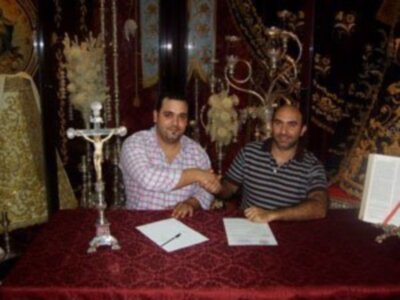 El Cautivo de Chipiona firma con la banda Cristo del Amor de El Puerto