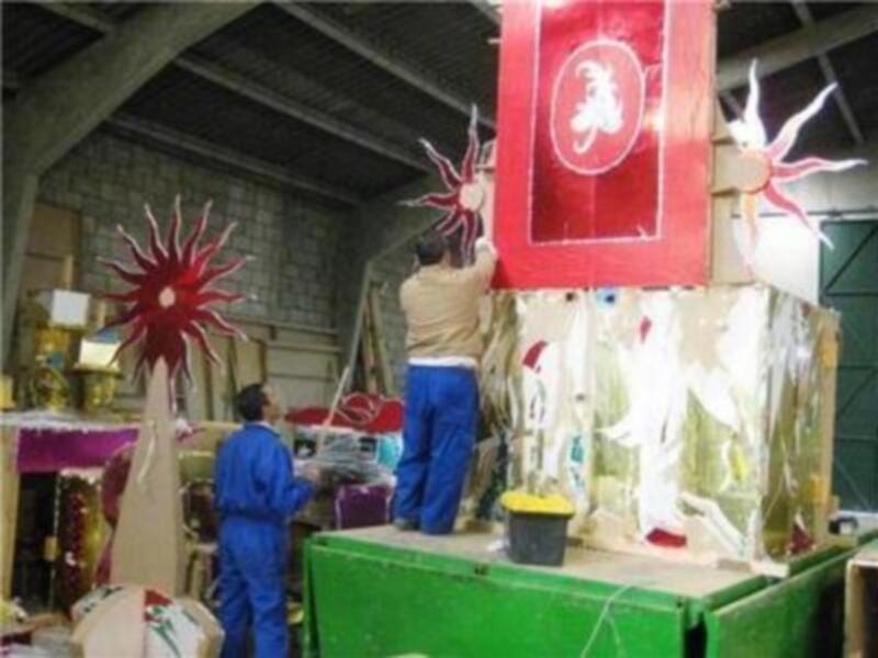 Las carrozas  de la XLIII edición de la Cabalgata de Reyes Magos de Olivares empiezan a tomar forma