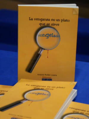 LA EDITORIAL ALVALENA PRESENTA EL LIBRO LA VENGANZA ES UN PLATO QUE SE SIRVE CONGELADO