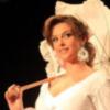 Mónica Martínez, la pareja televisiva de Matías Prats, embarazada de seis meses se sube a la pasarela