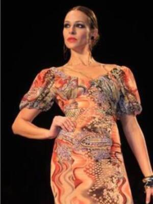 Eva González vuelve a las pasarelas y recibe un homenaje en Sevilla