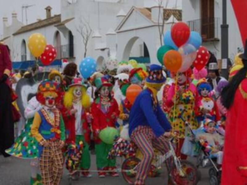 La cabalgata de carnaval puso el punto y final al fin de semana grande de la fiesta (Chipiona)