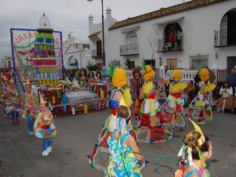 La cabalgata de carnaval puso el punto y final al fin de semana grande de la fiesta (Chipiona)