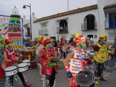 La cabalgata de carnaval puso el punto y final al fin de semana grande de la fiesta (Chipiona)