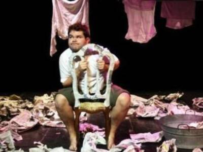 Estreno con exito de la obra 'Hacia Otóntoron' en Sevilla
