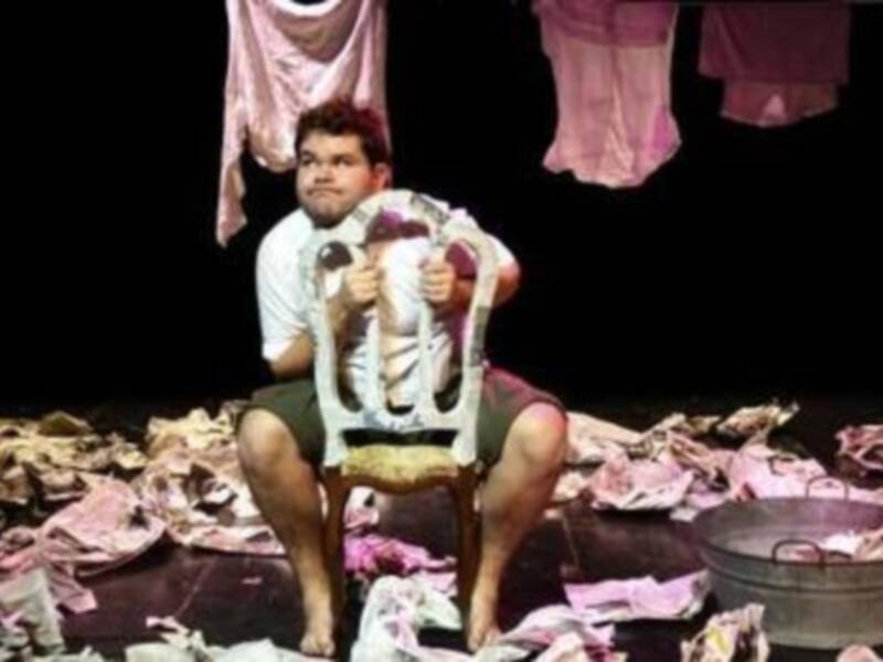 Estreno con exito de la obra 'Hacia Otóntoron' en Sevilla