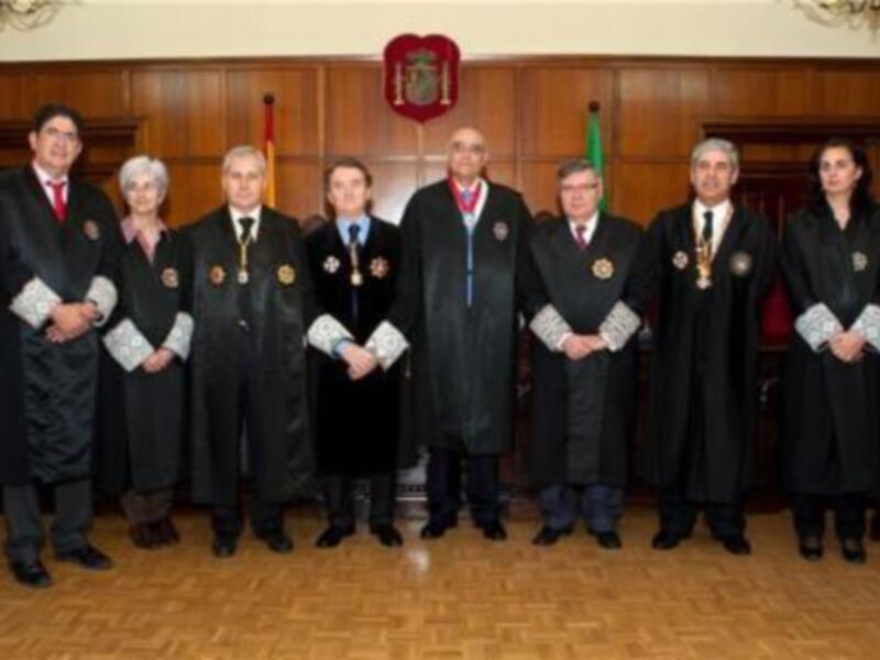 Cruz de San Raimundo al Secretario Judicial Antonio Elías Pérez