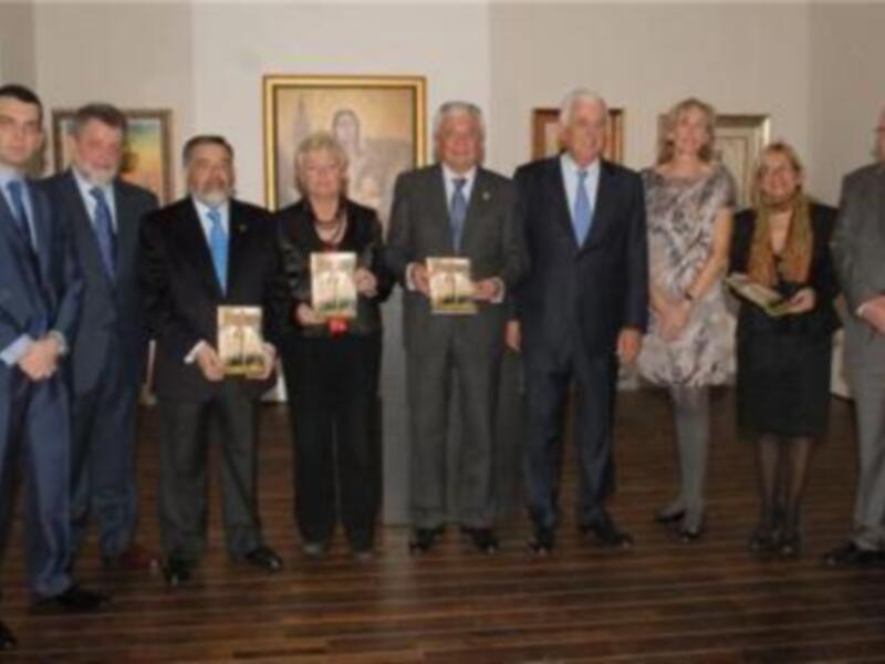 Presentación de la quinta entrega de la revista `Cuaresma´ de Sevilla 