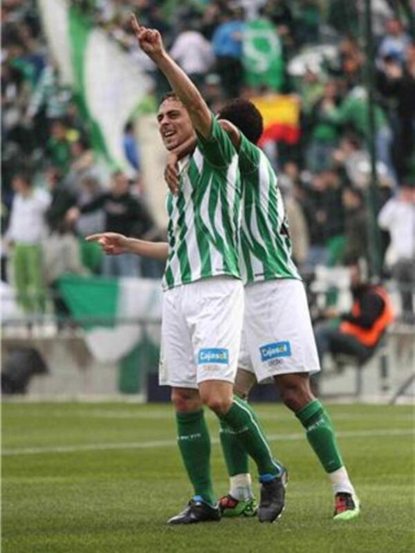 El Betis ya forma parte del tridente del ascenso (2-0)
