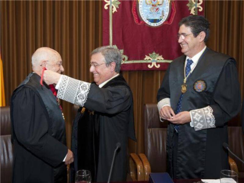 Cruz de San Raimundo al Letrado Antonio Pérez Marín