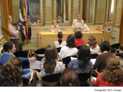 Entregan diplomas a los dinamizadores que han finalizado el curso blogs, redes sociales y web 2.0. 