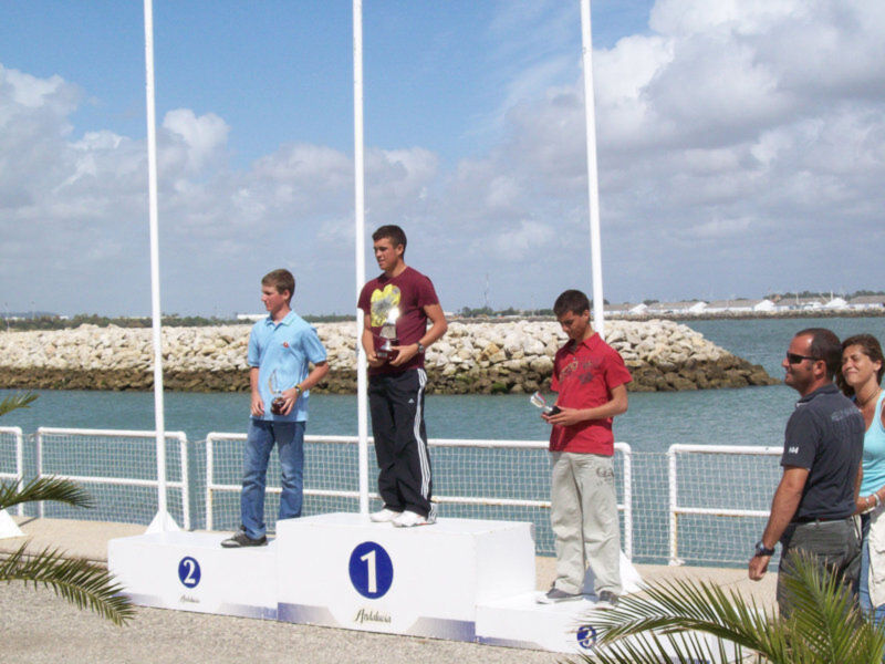 Pablo Mariño (CN El Trocadero) en Laser Standard, Julia Vallo (CM Puerto Sherry) en Laser Radial y Eduardo Bueno González (CAND Chipiona) en Laser 4.7 ganan el XVIII Trofeo Ciudad del Puerto en las disciplinas Laser 