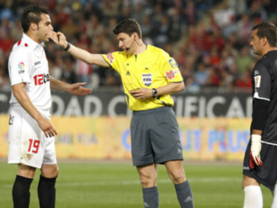 Sevilla gana la Copa del Rey al vencer en Barcelona 2-0 al Atletico de Madrid en la final .