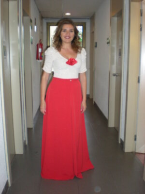 La cantante y actriz sevillana Paz Alarcón pasa a la final de Cántame cómo pasó en TVE .