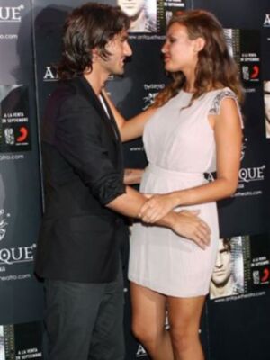 Jessica Bueno, pareja de Feliciano López reaparece tras su polémico romance, en la presentación del nuevo videoclip de Hugo Salazar.