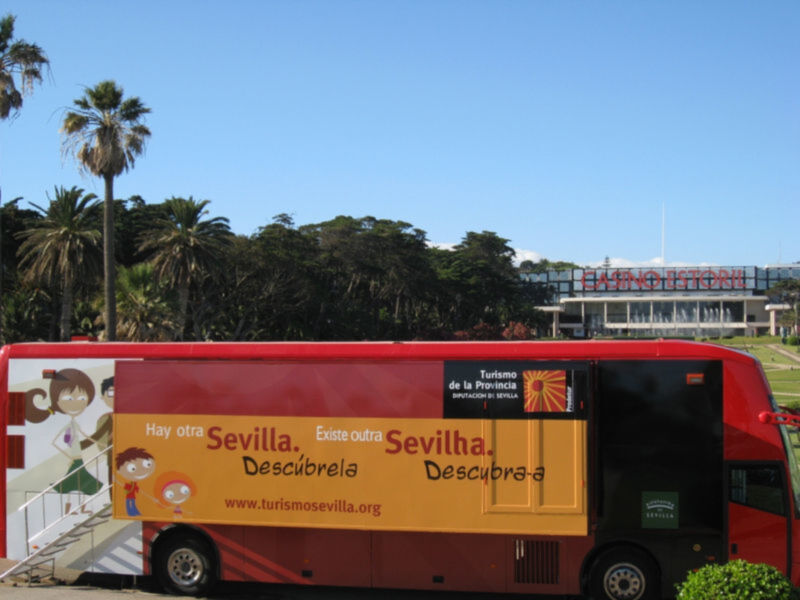 Más de 10.000 visitantes de las costas portuguesas han conocido ya la oferta turística de la provincia a través de la campaña promocional hay otra sevilla