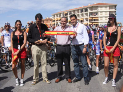 Salida desde Guadix de la Quinta etapa de la Vuelta Ciclista a España
