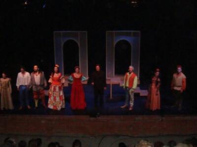 Lleno completo en el Auditorio de Pilas para presenciar la obra de La Celestina