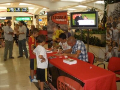 Exitosa firma de Cigarini y Guarente en los arcos