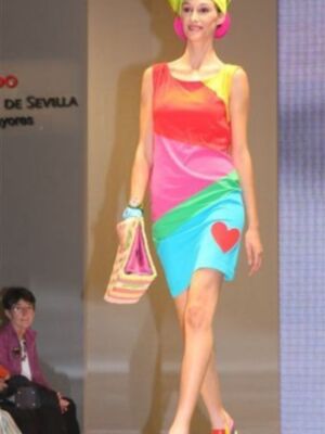 Agatha Ruiz de la Prada recibe en Sevilla un premio por su dedicación a la moda