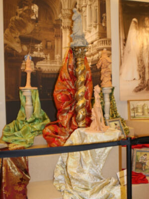 Inaugurada la exposición del modisto sevillano Pepín Castillo 