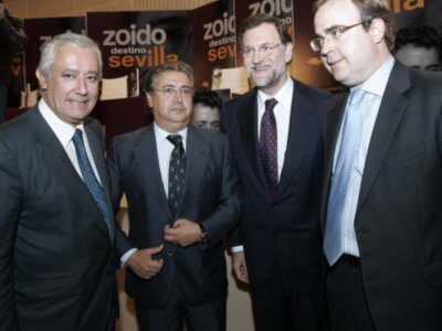 Patricia Rato, la Duquesa de Alba y Rjoy acompañan a Juan Ignacio Zoido en la presentación de su libro Zoido, destino Sevilla