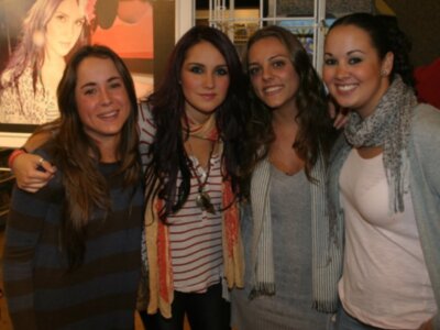 Colas de 24 horas para ver a la cantante ex de Rebelde