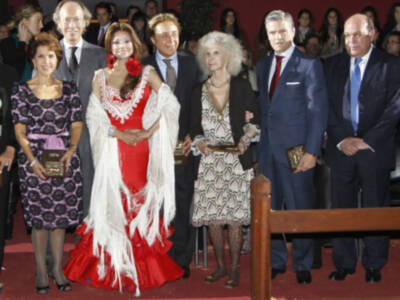 Homenajes sevillanos ilustres antes del espectáculo del sábado de SICAB y Latoya Jackson vestida de traje de flamenca&#8207;