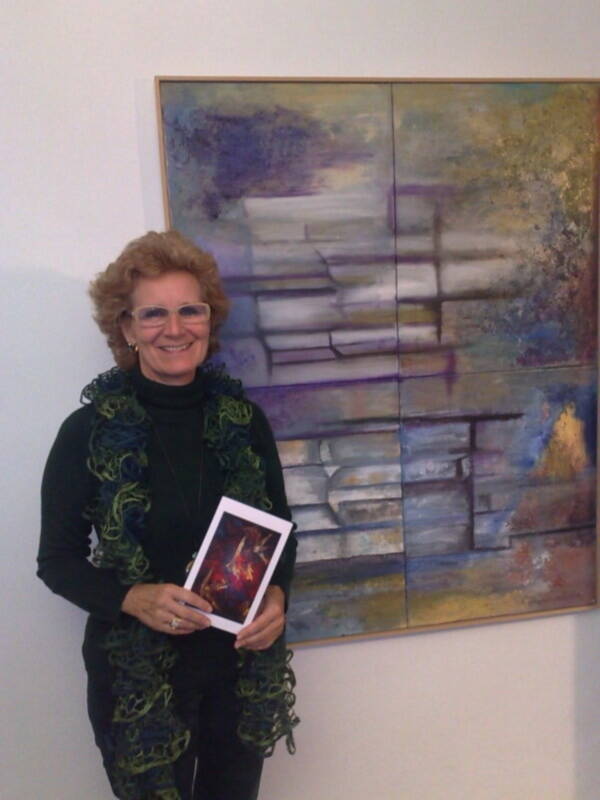 La pintora Carmen R. Burón expone nueva colección de pinturas en Sevilla.