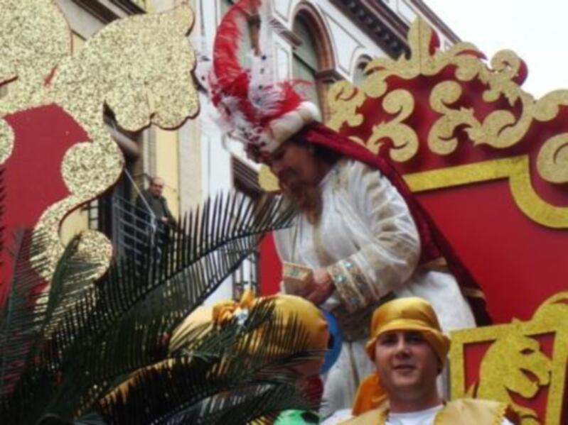 Los Reyes Magos reparten ilusión por las calles de Triana