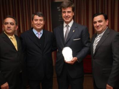 Los orfebres sevillanos marmolejo siguen los pasos de su padre