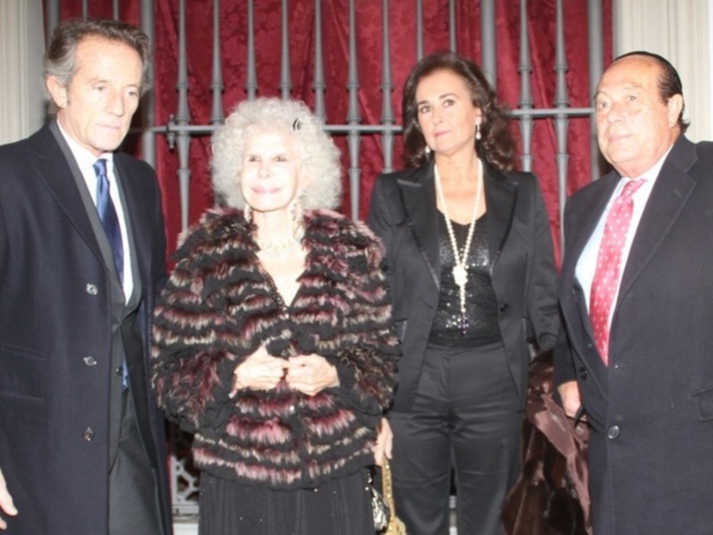 La Duquesa de Alba con Alfonso Diez en la primera salida de Curro Romero tras su operación