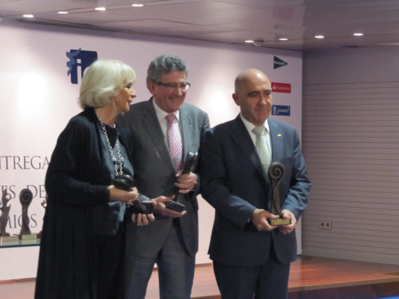 Pizarro recoge el premio de Periodismo 2010 del Club  Internacional de Prensa al Bicentenario de 1812   
