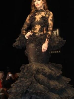 Beatriz Trapote regresa de Colombia y se estrena como modelo en Simof 2011