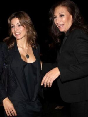 Viki Berrocal, con once kilos menos,  presenta su nueva colección en Sevilla con Virginia Troconis, Marta Sánchez, Boris, Ana García Siñeriz y Nuria March