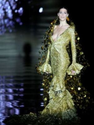 Viki Berrocal, con once kilos menos,  presenta su nueva colección en Sevilla con Virginia Troconis, Marta Sánchez, Boris, Ana García Siñeriz y Nuria March