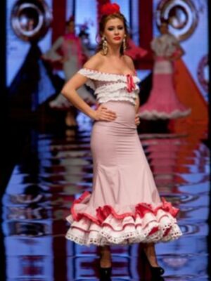 Elisabeth conto con el apoyo de su novio, el futbolista Alexis que fue a verla desfilar por primera vez 