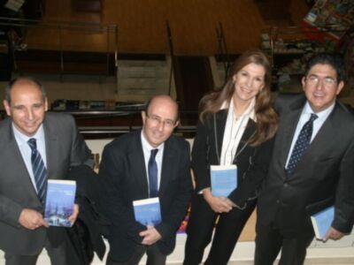 Presentación en Sevilla de El milagro de las abejas de Pedro J. Yúfera: Parece que el cuadro de Valdés Leal nació para este libro